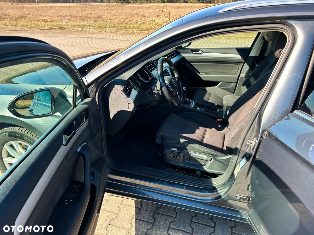 Volkswagen Passat - 21