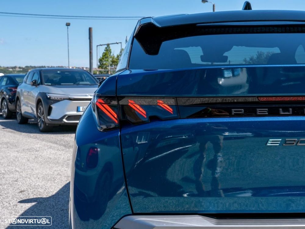 Peugeot e-3008 73 kWh GT — fotografia 11
