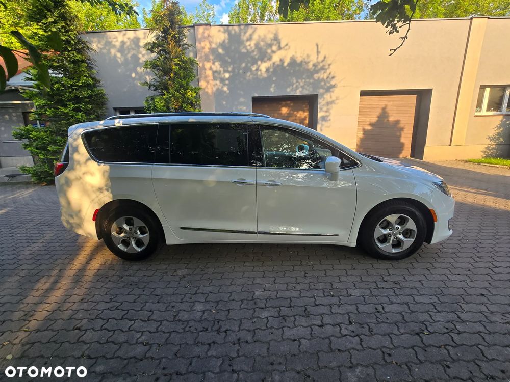 Chrysler Pacifica - 37