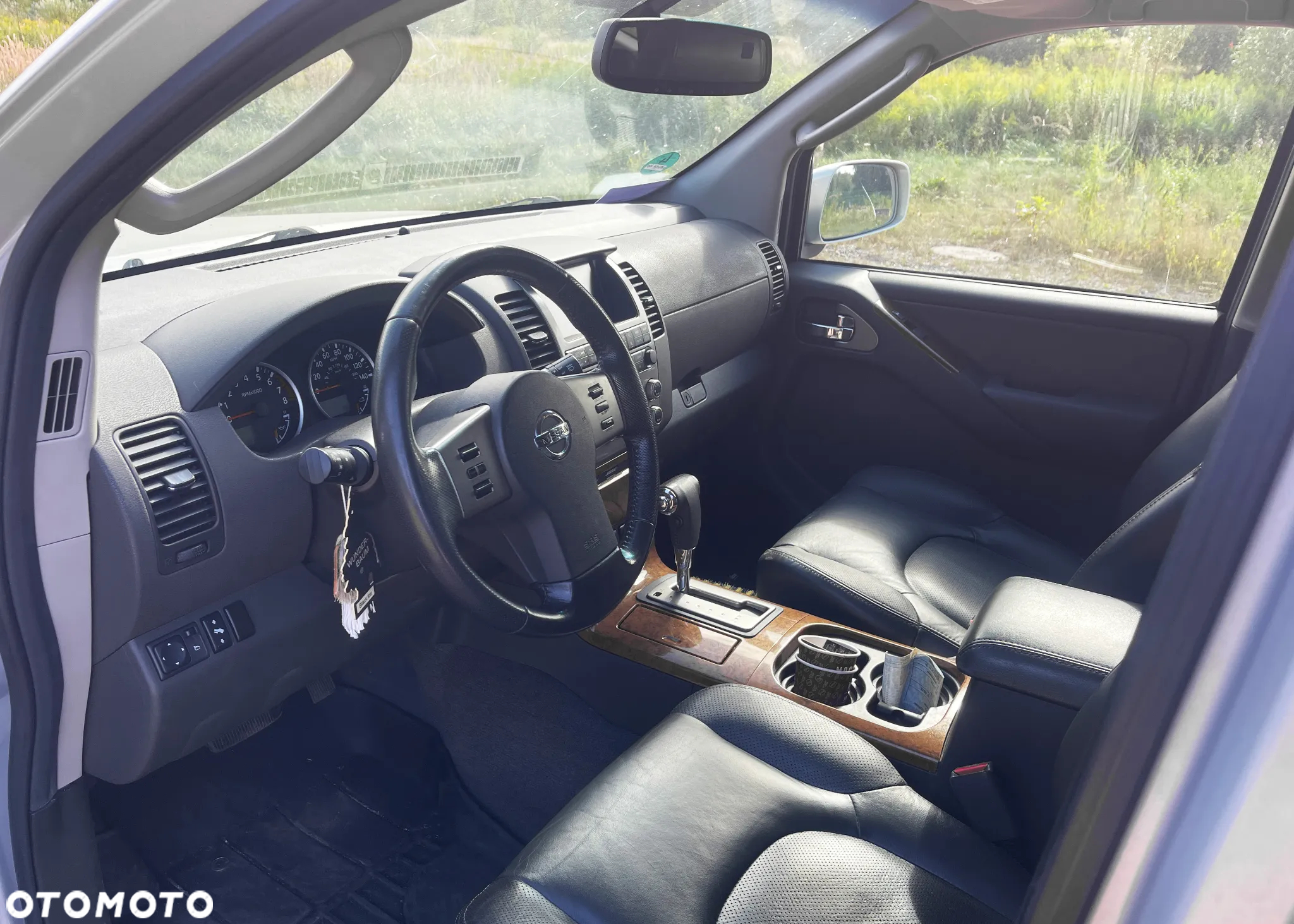 Nissan Pathfinder 4.0 V6 LE - 12