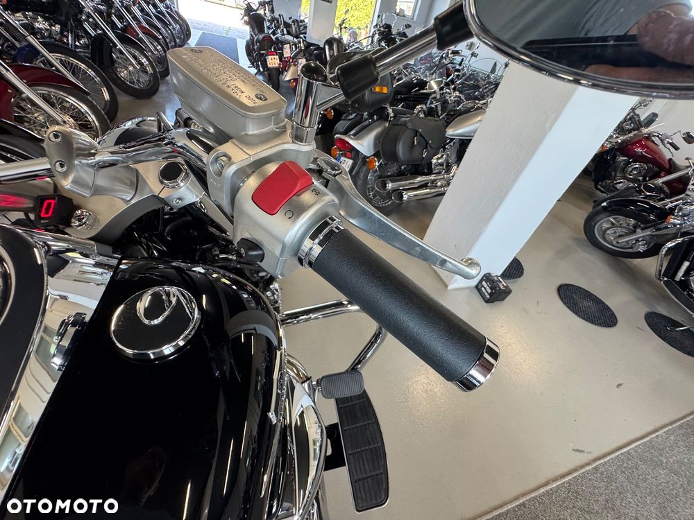 Suzuki Intruder - 22