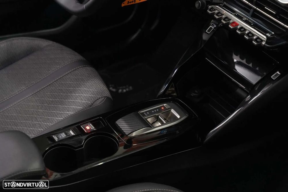 Peugeot e-2008 54 kWh Allure - 17