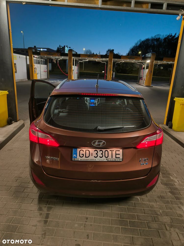 Hyundai i30 blue Kombi 1.6 CRDi Classic - 33