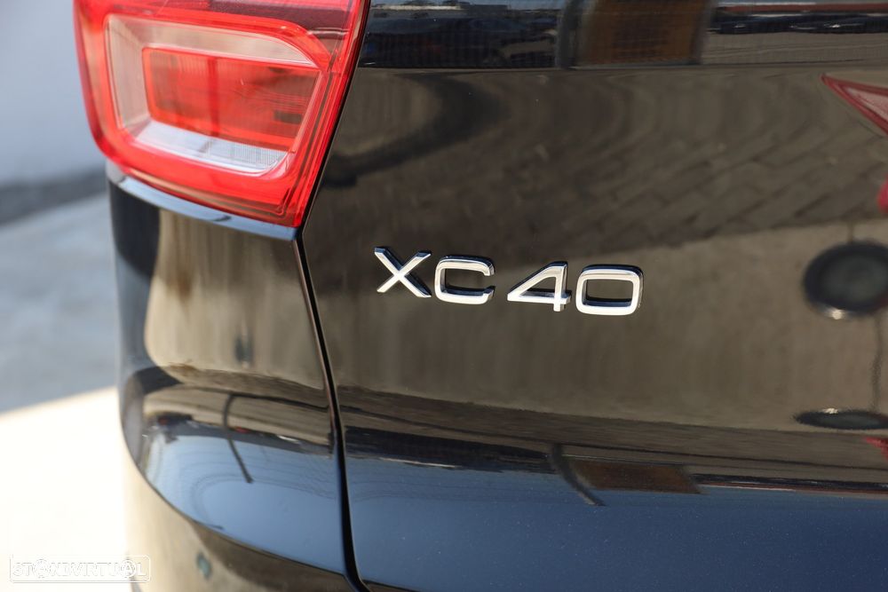 Volvo XC 40 2.0 B3 Plus Dark - 33