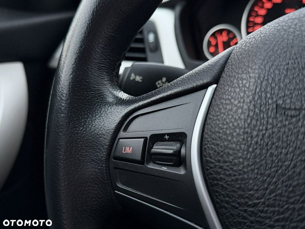 BMW Seria 3 316i - 15