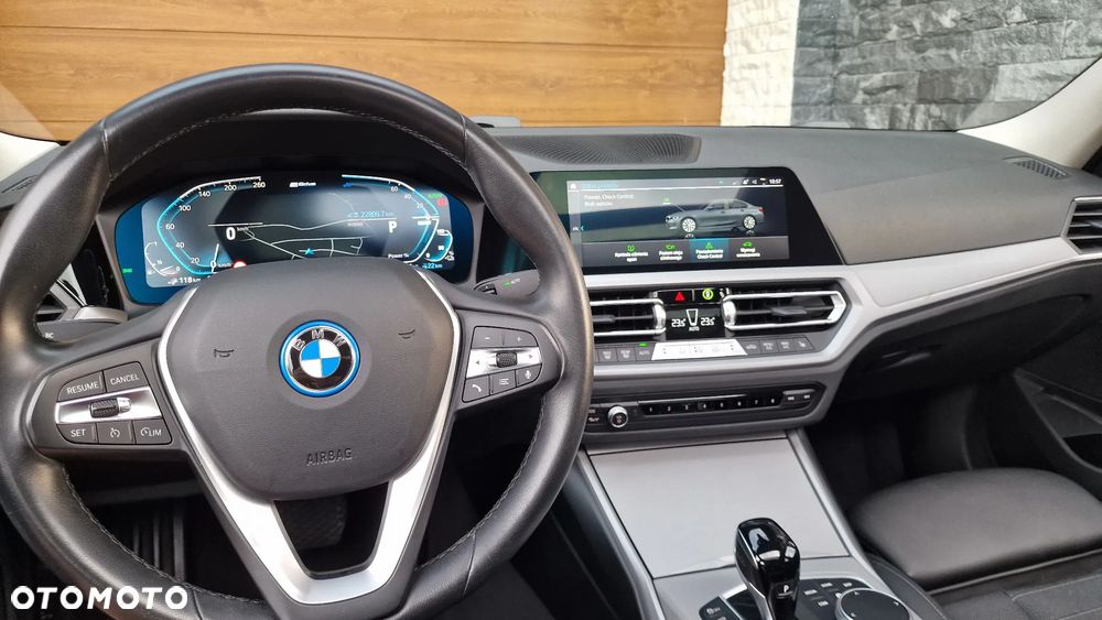 BMW Seria 3 330e xDrive - 11