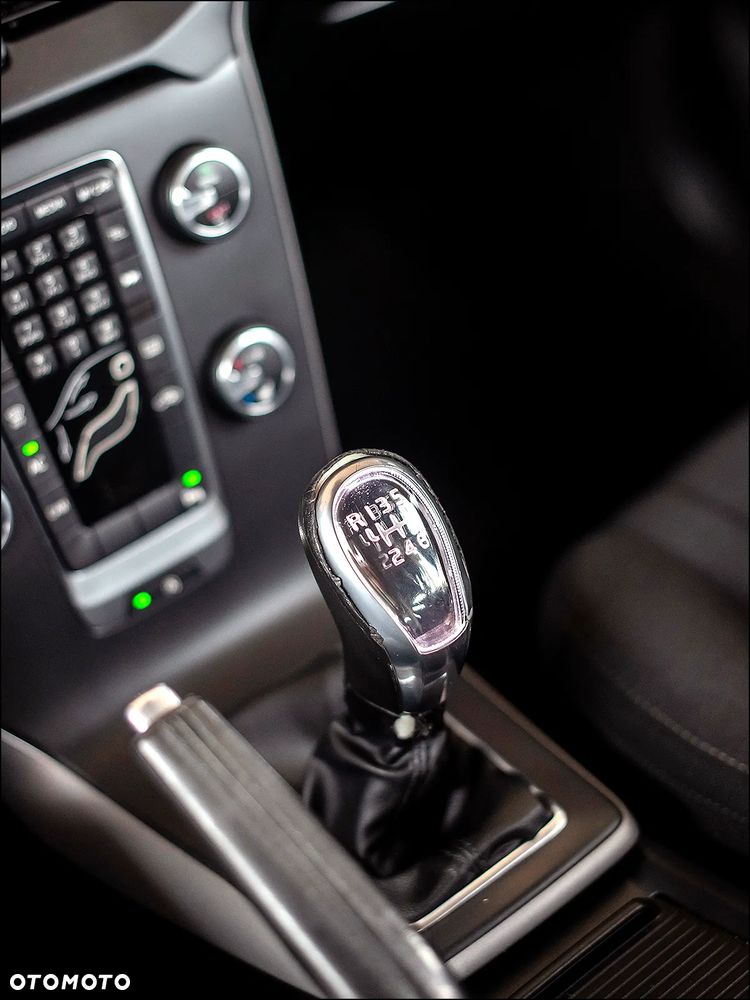 Volvo V40 Cross Country - 27