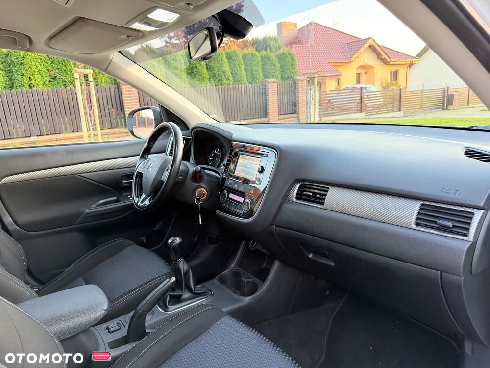 Mitsubishi Outlander - 16