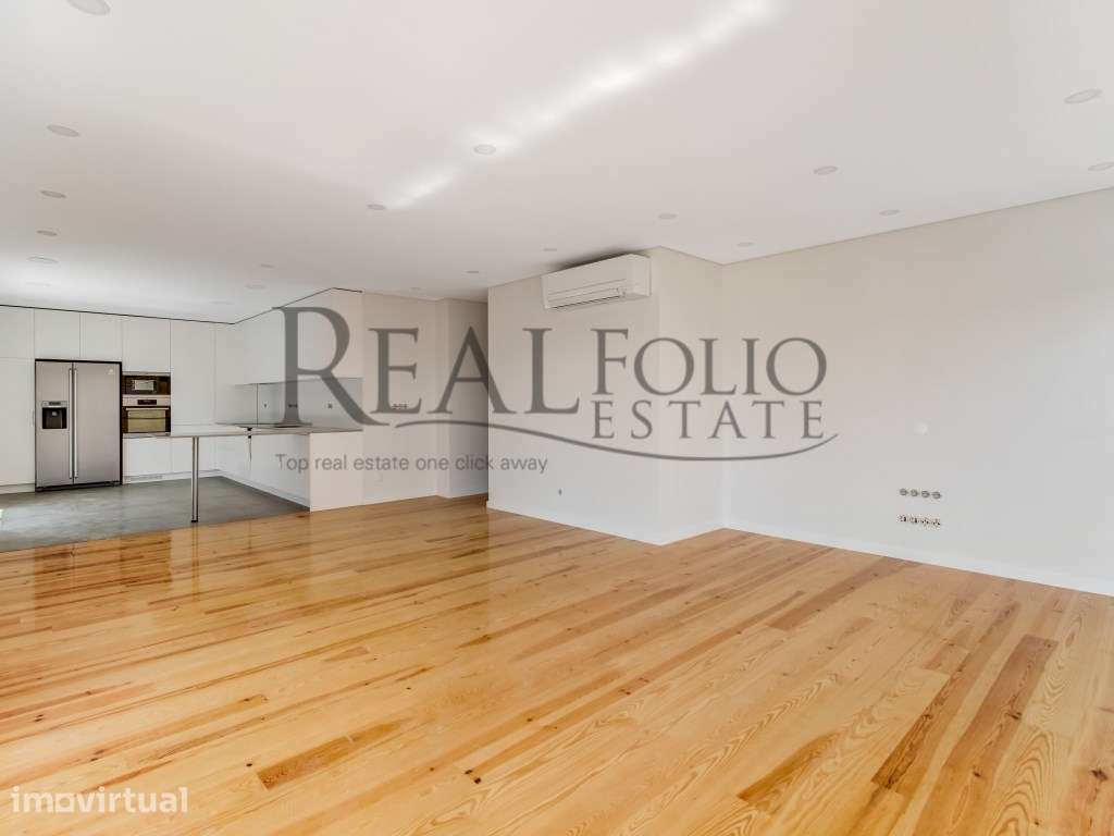 Apartamento T4 com Varanda junto à praia com vista Mar - Grande imagem: 2/40