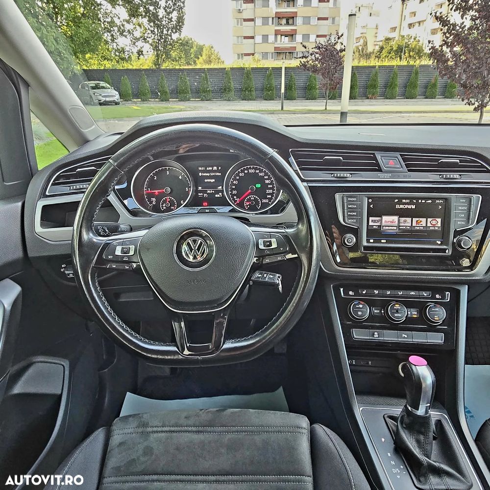 Volkswagen Touran 2.0 TDI DSG Highline - 6