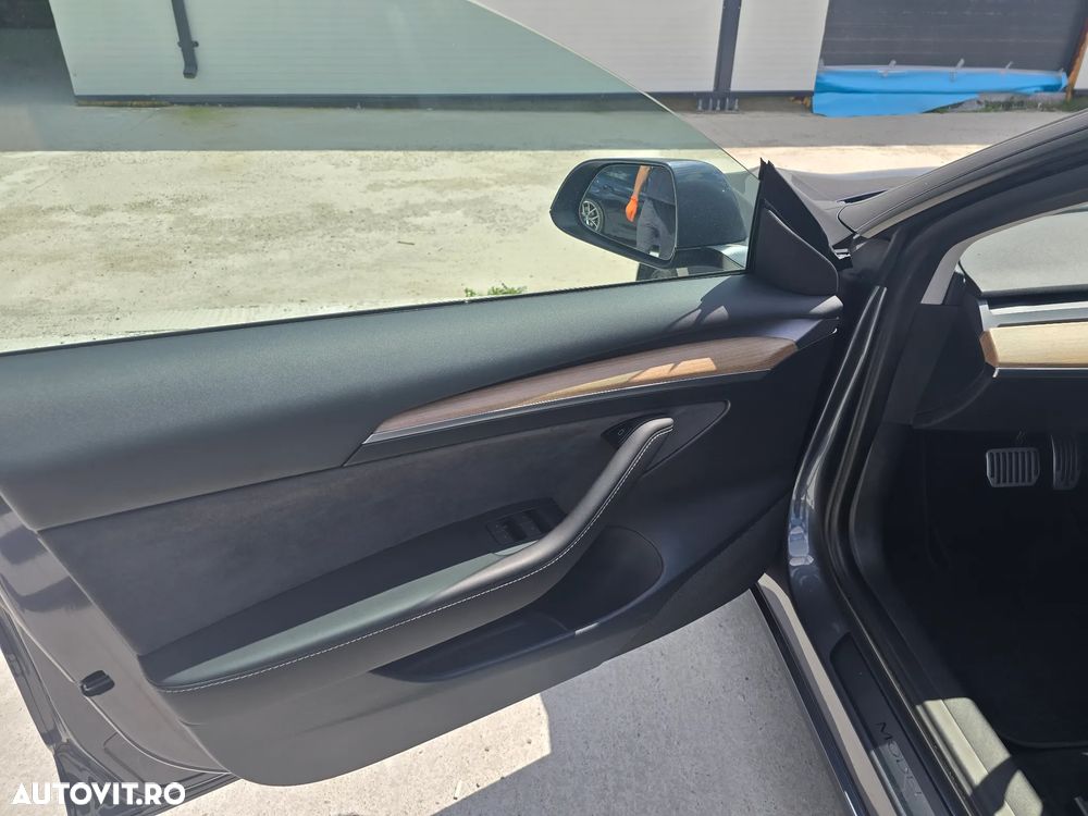 Tesla Model 3 - 7