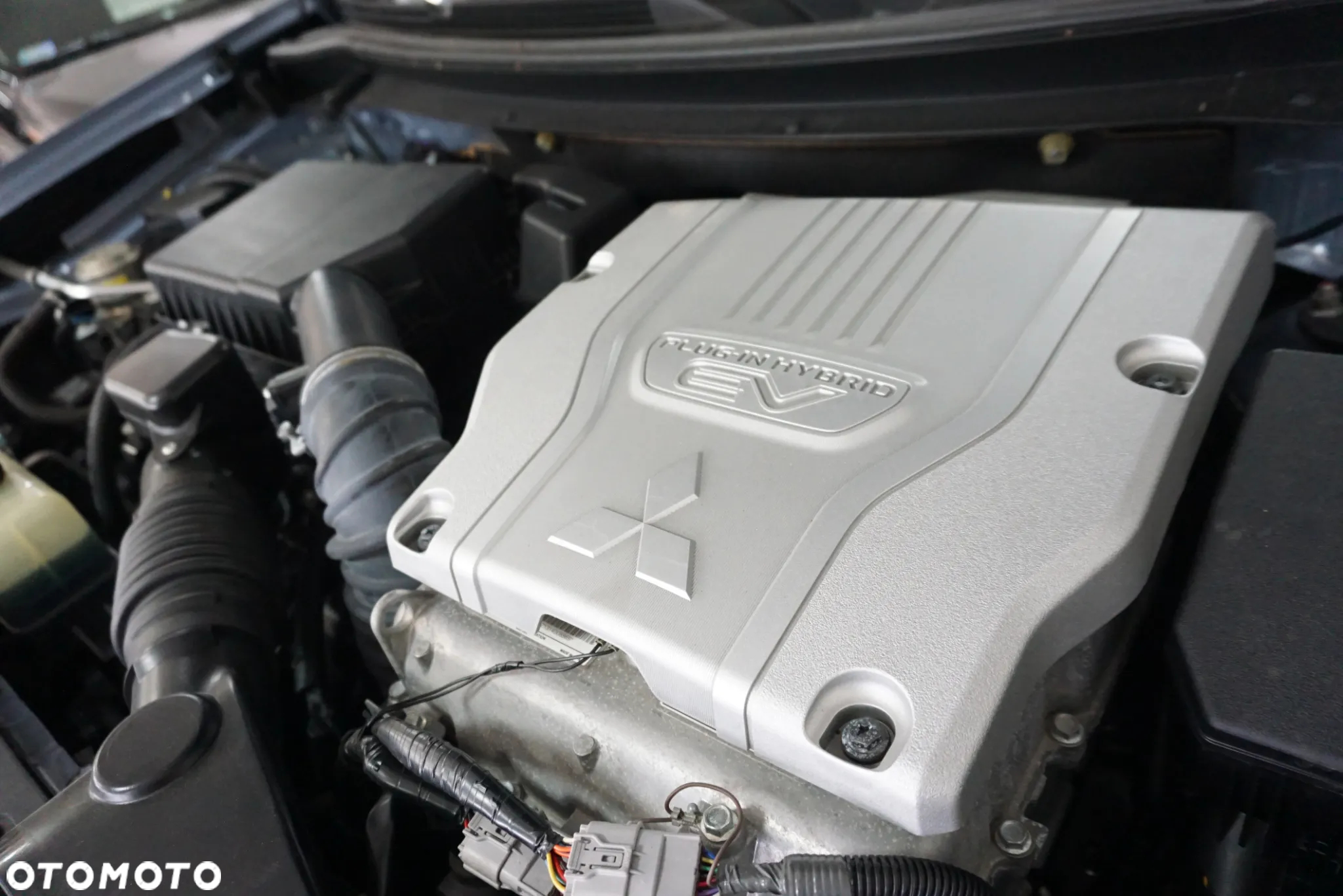 Mitsubishi Outlander 2.0 4WD Plug-In Hybrid Plus - 15