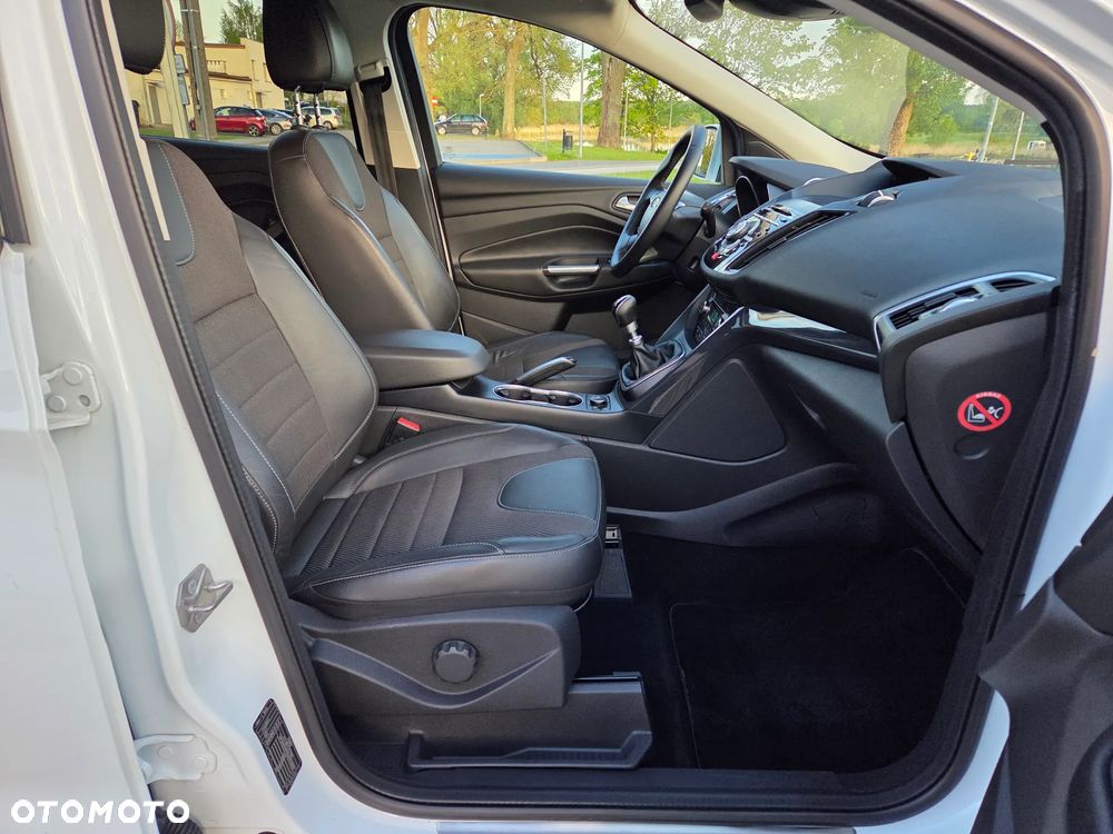 Ford Kuga 1.6 EcoBoost 2x4 Titanium - 10