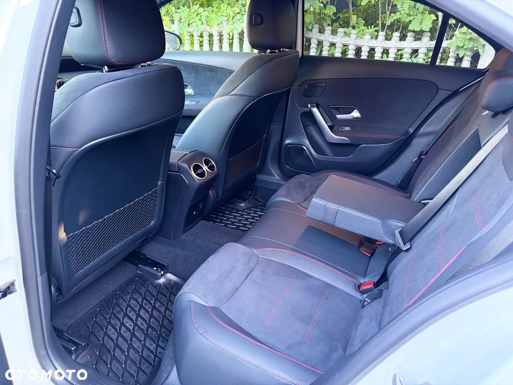 Mercedes-Benz Klasa A 220 4-Matic AMG Line 8G-DCT - 11