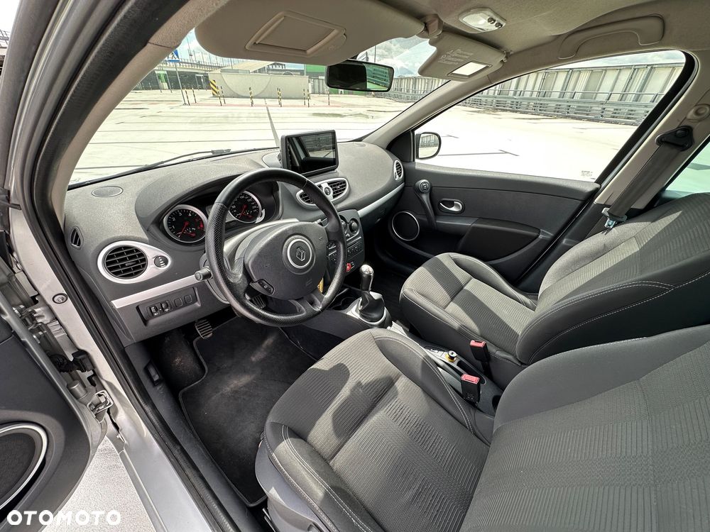 Renault Clio - 9