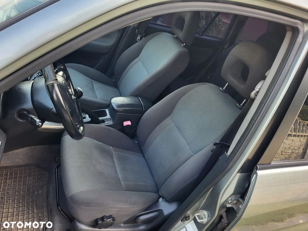 Toyota RAV4 - 25