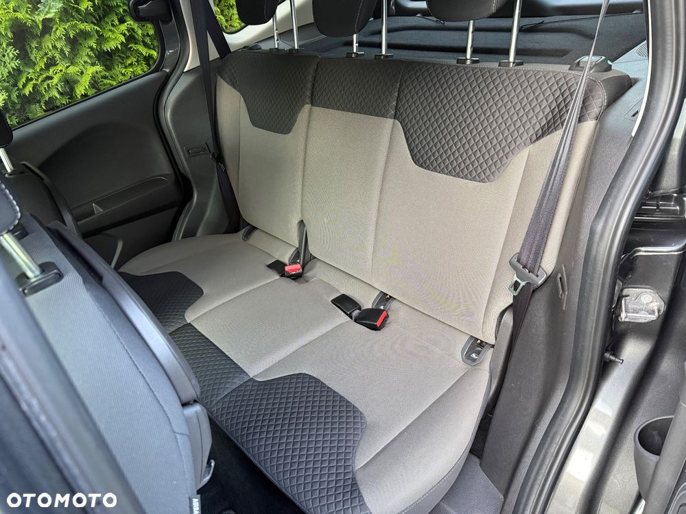 Ford Courier - 13