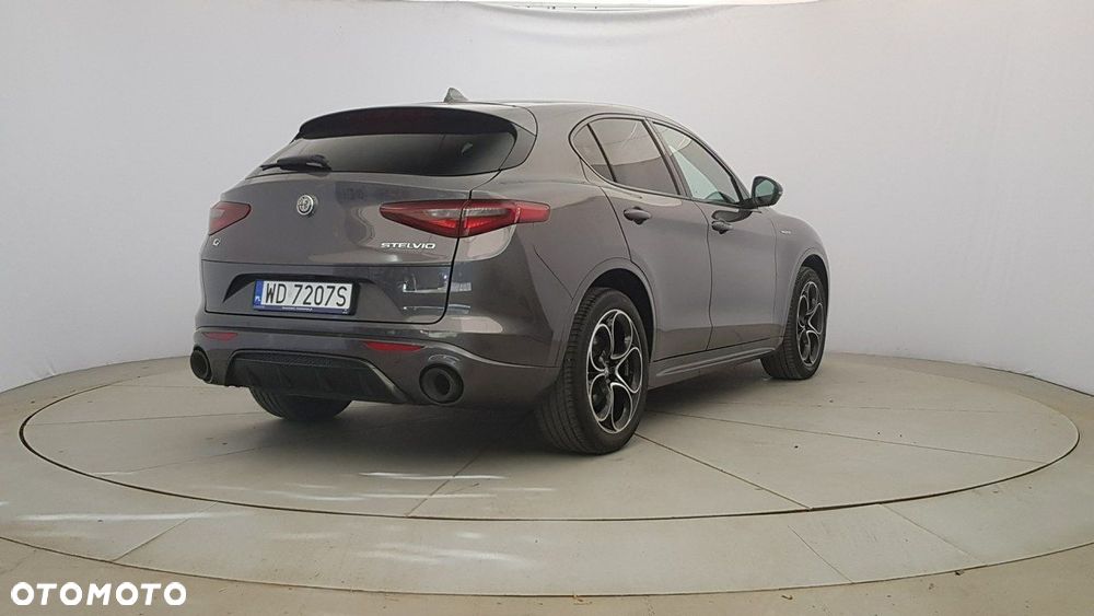 Alfa Romeo Stelvio - 7