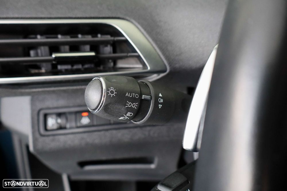 Peugeot 3008 1.6 Hybrid Allure e-EAT8 - 22