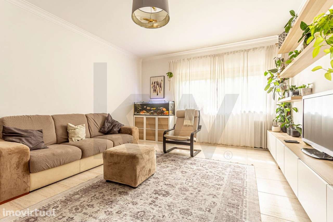 T2 com Sótão Aproveitado | R/C | Excelente Estado | Azeitão - Grande imagem: 2/27