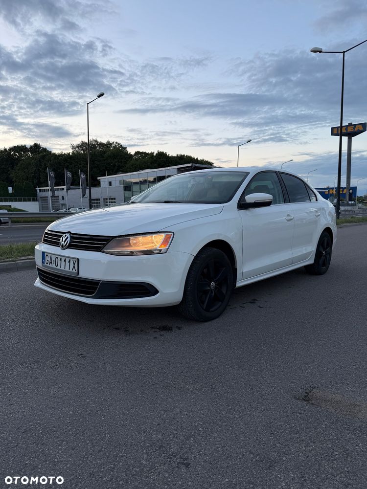 Volkswagen Jetta 2.0 TDI DSG Highline - 2