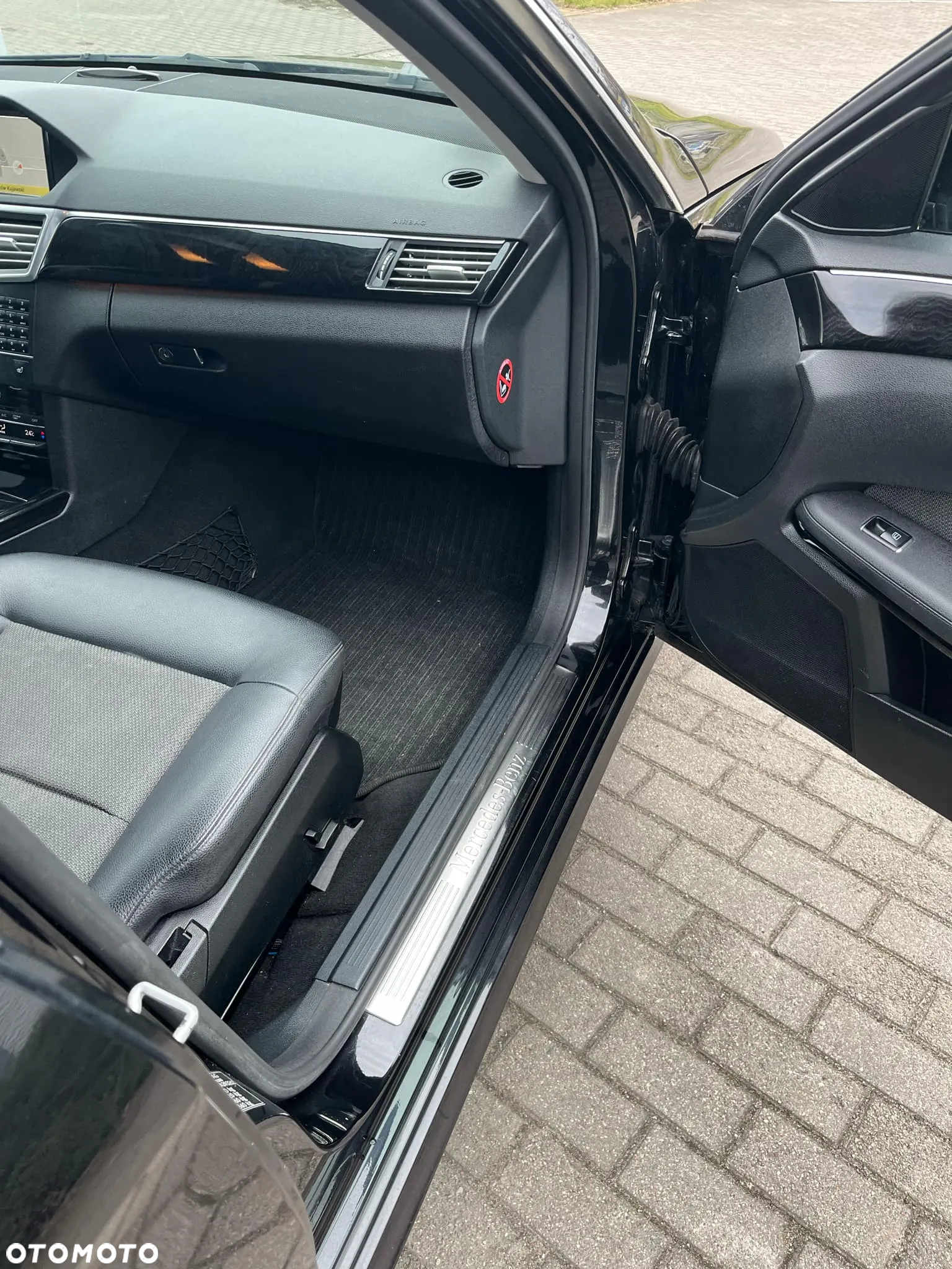 Mercedes-Benz Klasa E 220 T CDI DPF BlueEFFICIENCY Automatik Avantgarde - 22