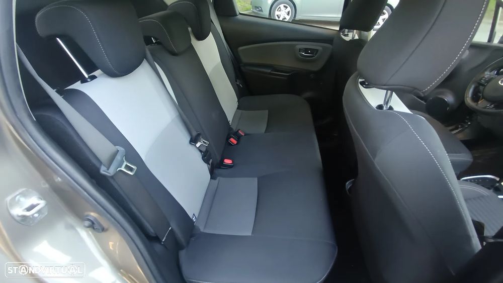 Toyota Yaris 1.5 HSD Comfort+P.Techno - 12