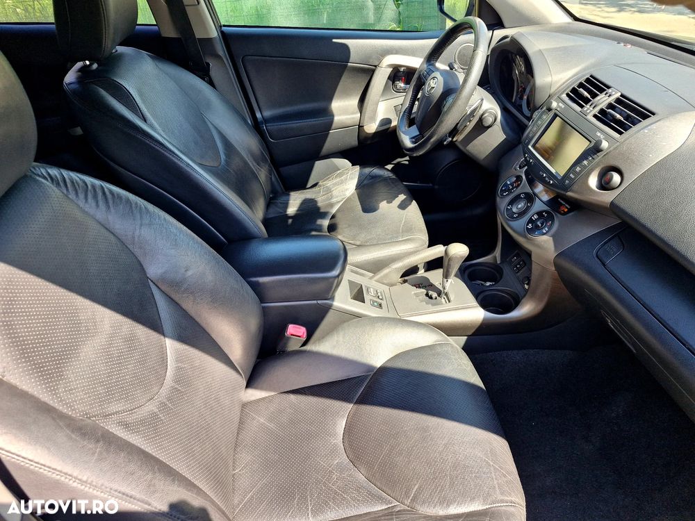 Toyota RAV4 2.2 D-4D 4x4 Automatik Executive - 11