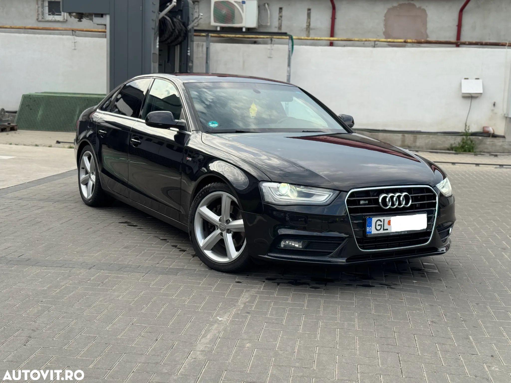 Audi A4 - 1