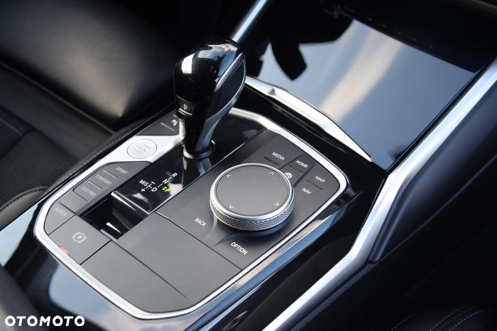 BMW Seria 3 320d xDrive Luxury Line Purity sport - 30
