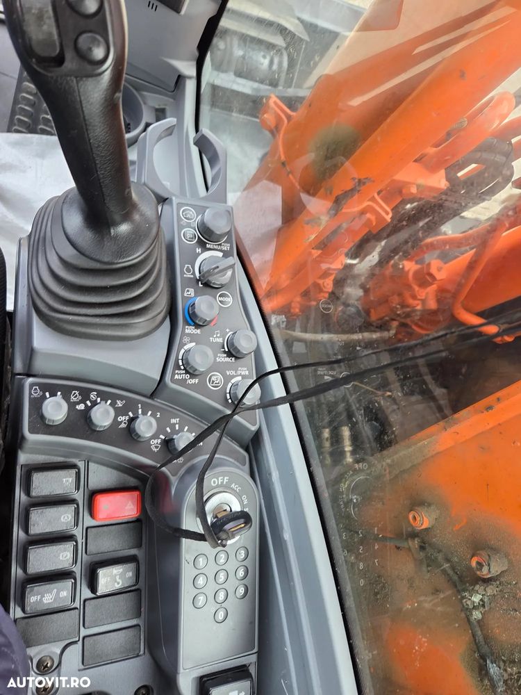 Hitachi PE ROTI, 20t, Cupa NOUA 1,2mc, 2022, 4.565h, LAMA NIVELARE si CALE, inst picon pe brate, consum mediu 7 litri pe ora, Ad sapare 6m, ridica 7 tone, latime 2,49m, Inst picon, camera spate, camere laterale, ULTIMA GENERATIE seria 7,  PROMOTIE-116.900Eur - 6