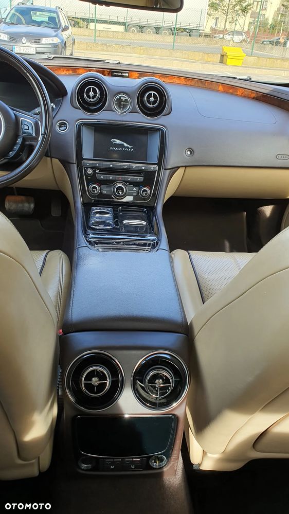 Jaguar XJ - 4