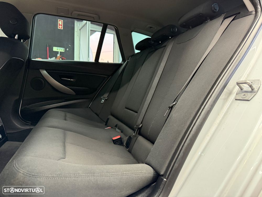 BMW 320 d Aut. Sport Line - 16