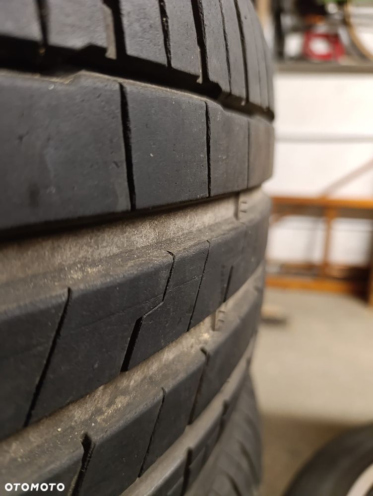 Mercedes AMG 265/40 ZR21 - 4