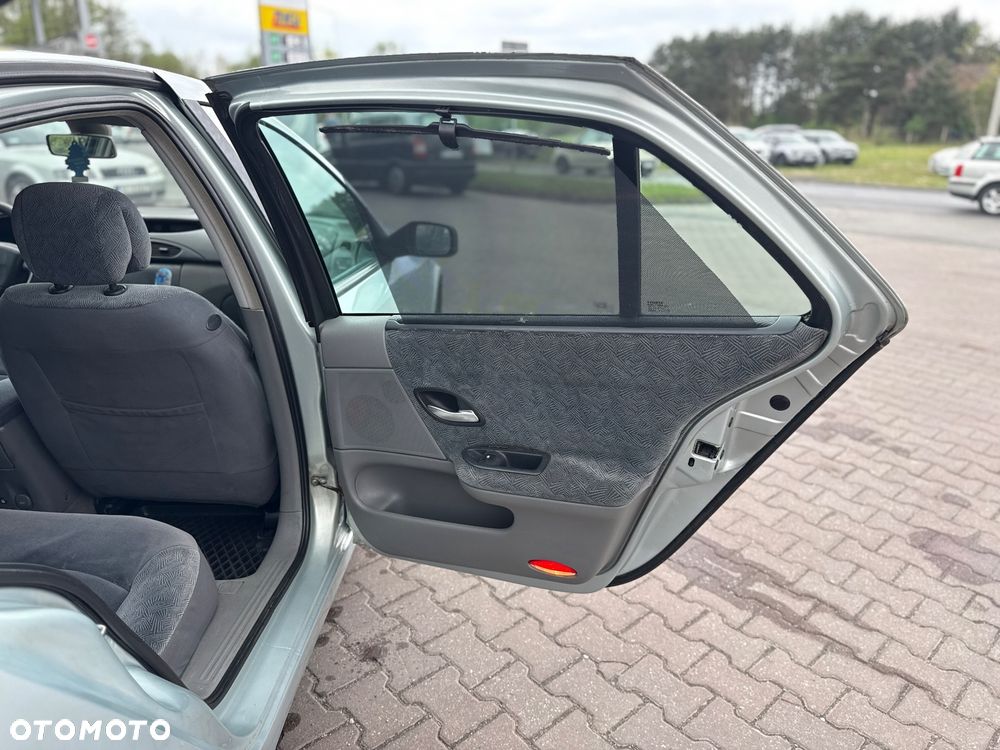 Renault Laguna 1.8 RXE Millenium - 18