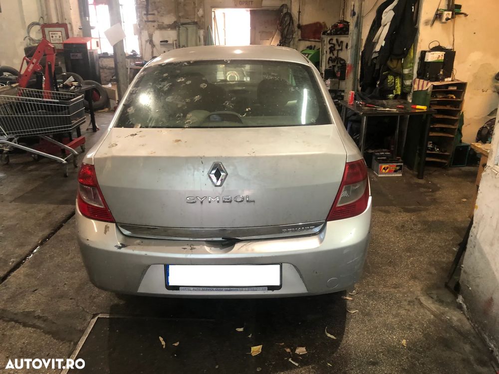 Dezmembrez Renault Clio Thalia 2009 1,5 DCI gri - 4