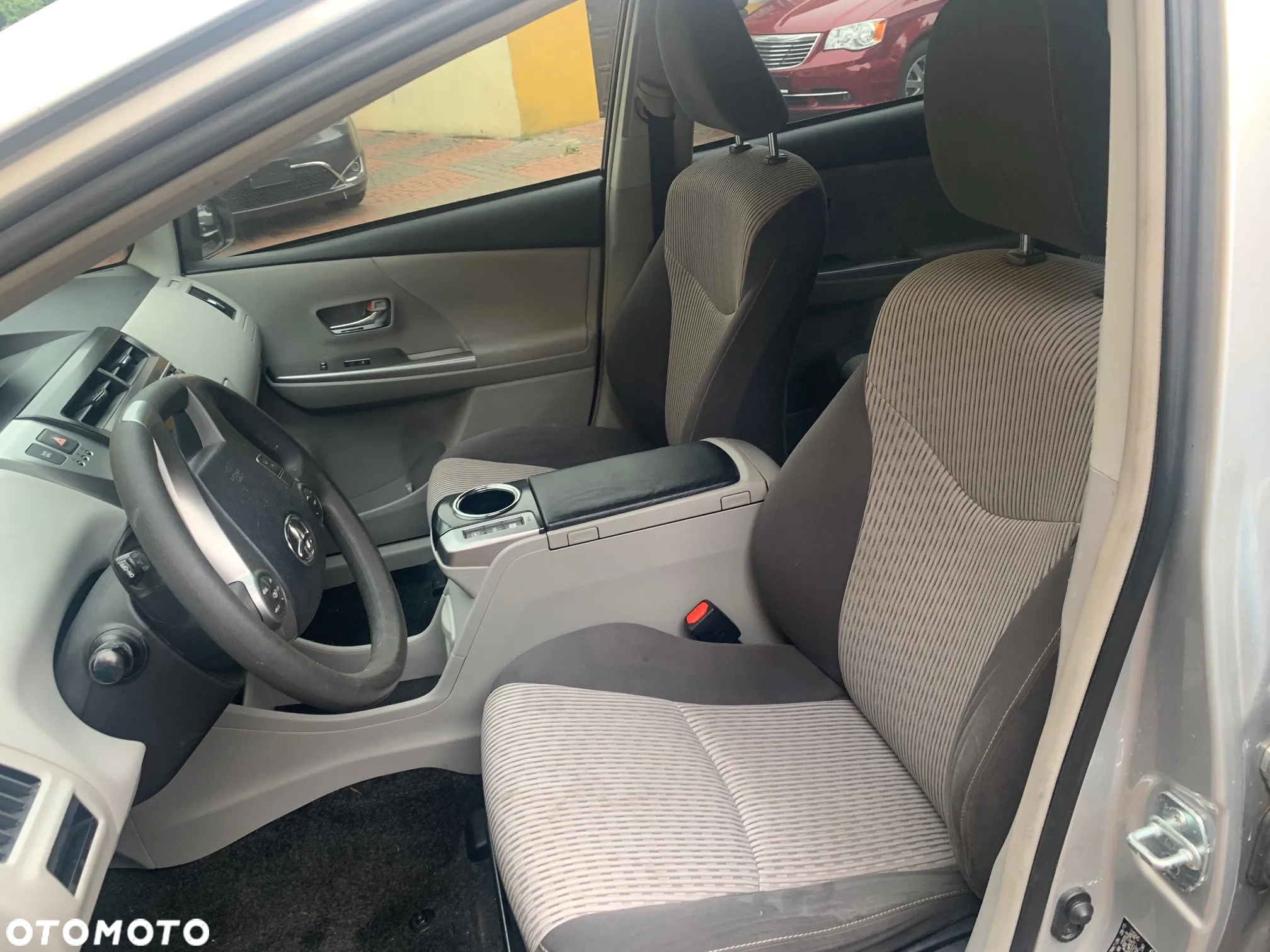 Toyota Prius+ (Hybrid) Life - 10