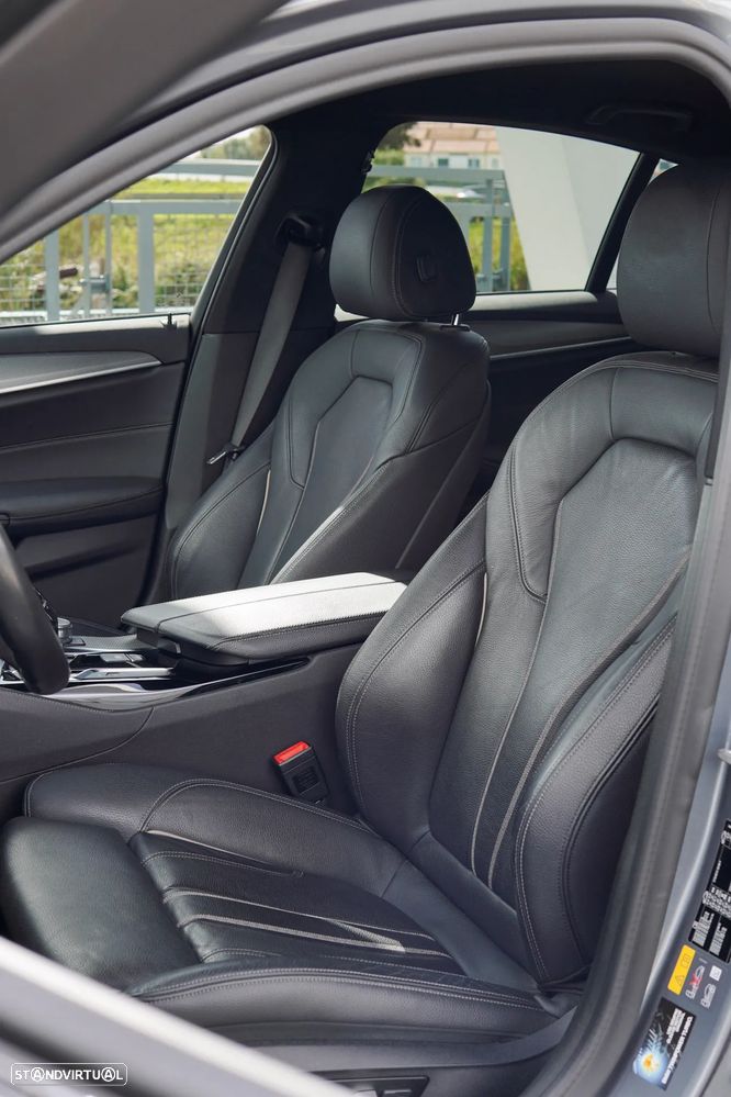 BMW 530 e Pack Desportivo M - 12