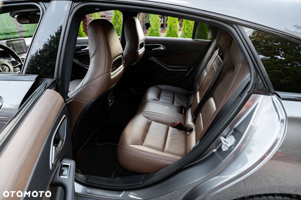 Mercedes-Benz CLA Shooting Brake 250 4Matic 7G-DCT Sport - 24