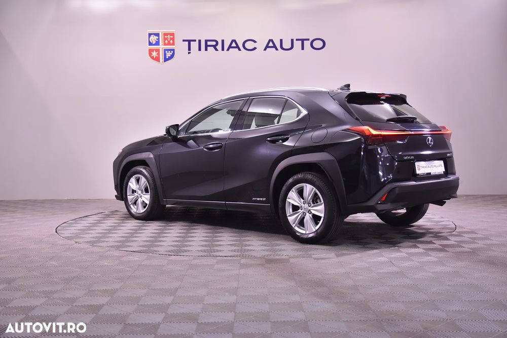 Lexus UX - 3