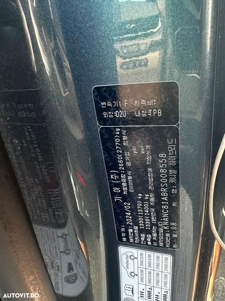 Kia Carnival - 25