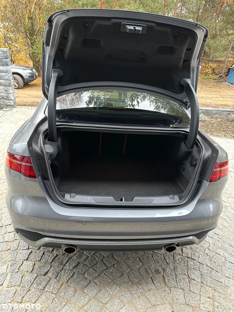 Jaguar XE 2.0 P250 R-Dynamic Black - 27