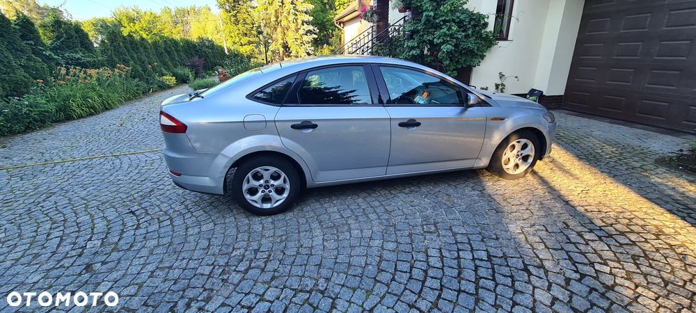 Ford Mondeo 1.8 TDCi Ambiente - 33