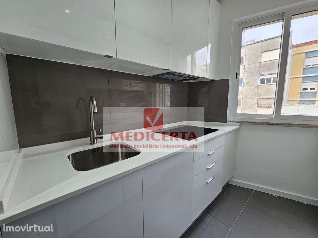 Queluz - Centro T3 (74m2) Totalmente remodelado - Grande imagem: 2/16