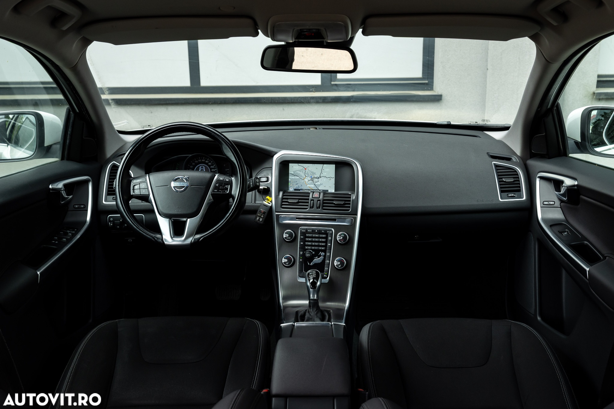 Volvo XC 60 D4 Geartronic Momentum Pro - 17