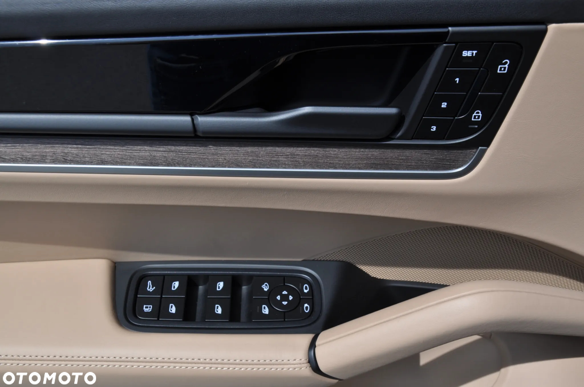 Porsche Cayenne Coupe E-Hybrid PHEV - 21