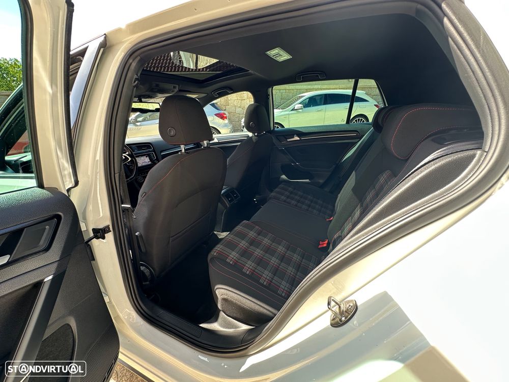 VW Golf 2.0 TSi GTi DSG Performance - 34