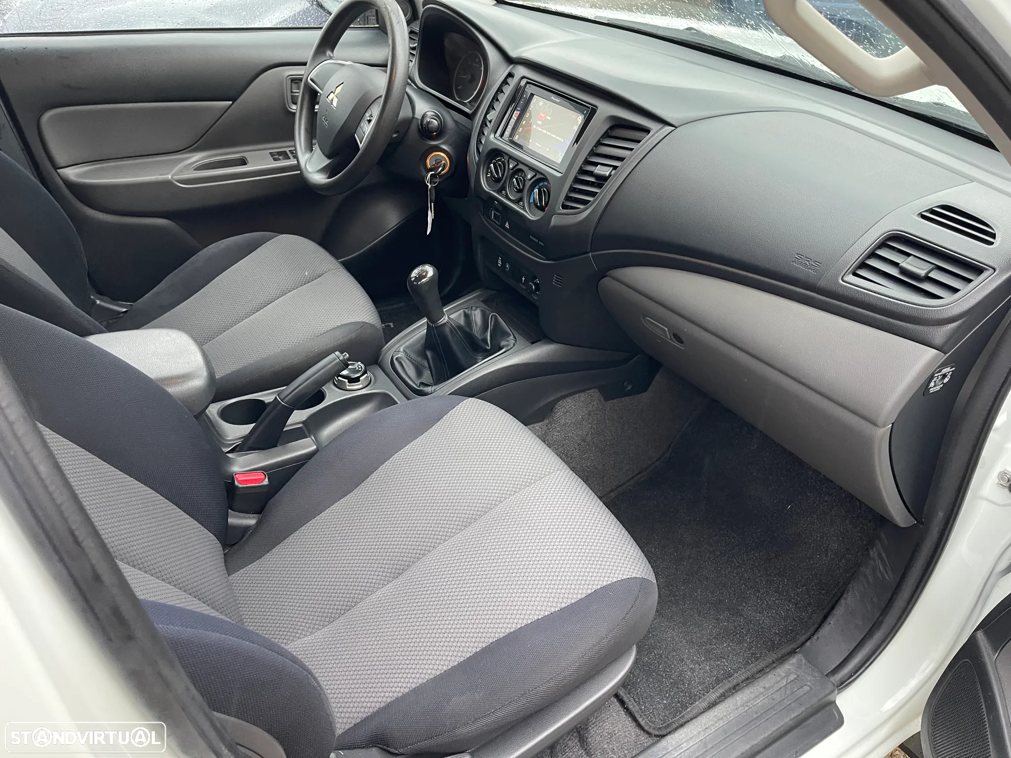 Mitsubishi L200 2.4 DI-D CD INVITE 4WD - 23