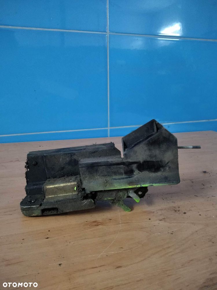 Zamek lewy prawy przód VW T4 701837016b - 4