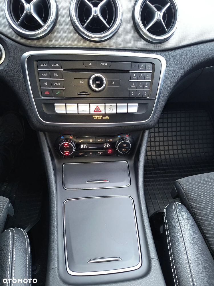 Mercedes-Benz CLA 180 7G-DCT UrbanStyle Edition - 18